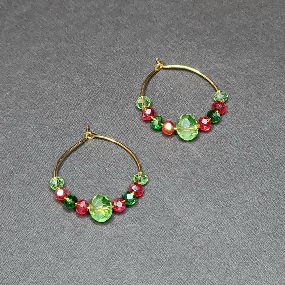 Christmas Red & Green Briolette Crystal Beaded Gold Hoops 1" Earrings Handmade - Picture 5 of 5